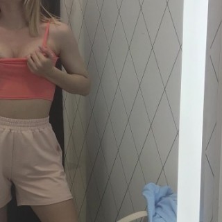 В примерочной дал телочке отсосать