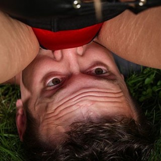 Мощно села мужику пиздой на лицо